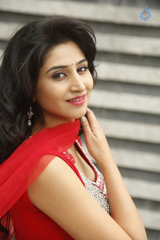 Shamili Latest Images - 28 / 61 photos