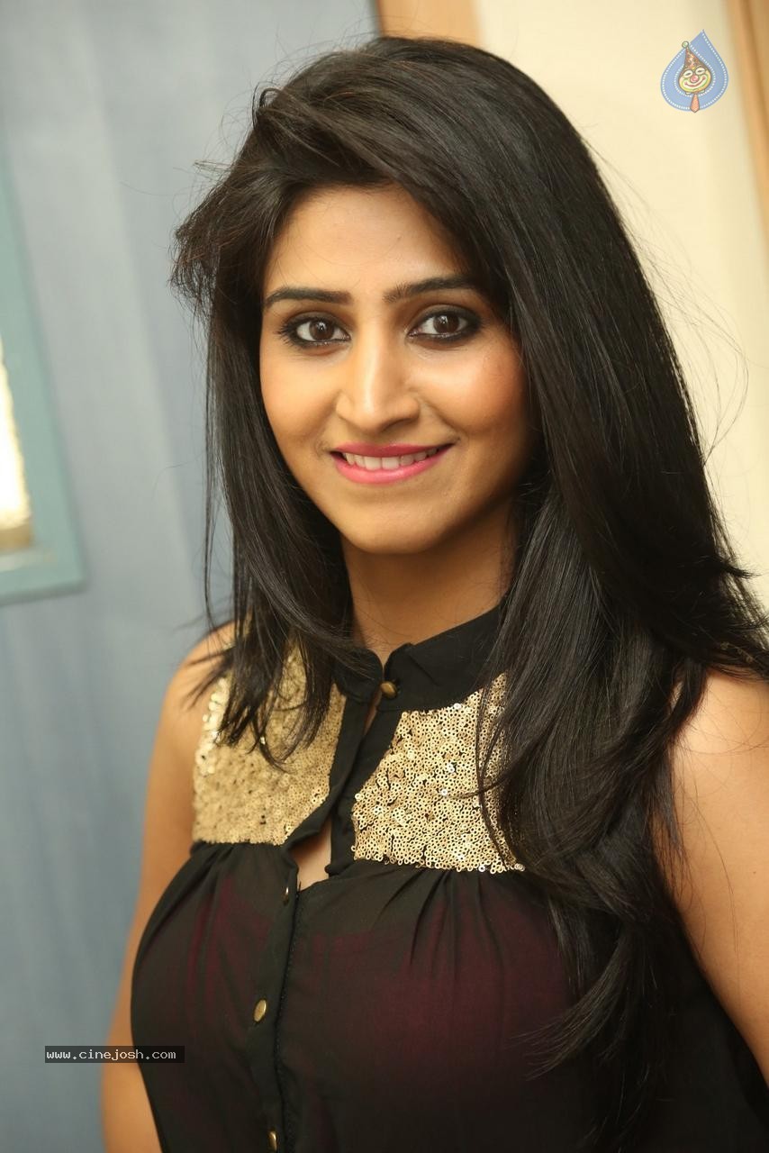 Shamili Latest Photos - 36 / 64 photos