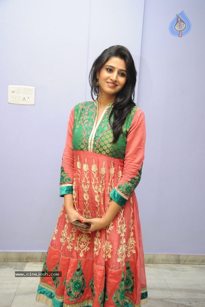 Shamili New Photos - 14 / 29 photos