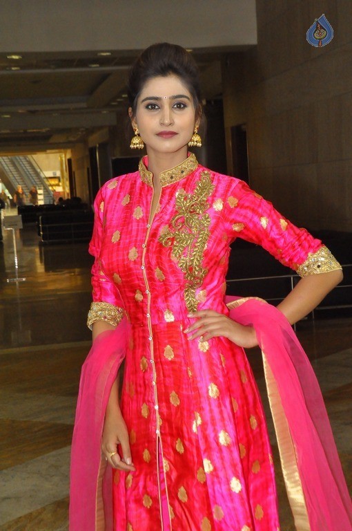 Shamili New Stills - 1 / 16 photos