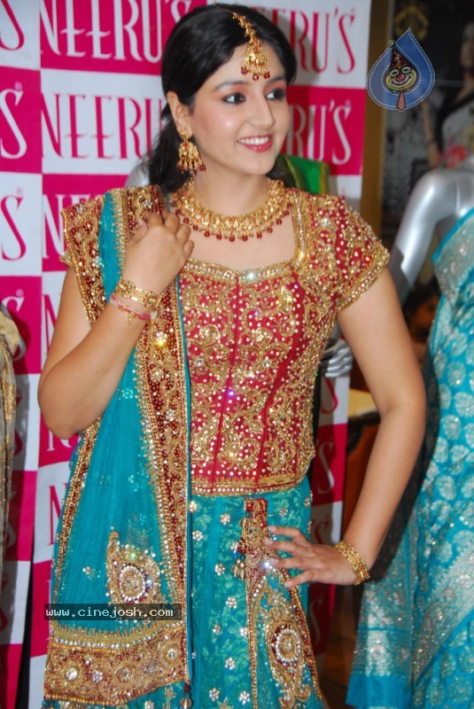 Shanti Rao at Neeru's Shopping Mall - 9 / 52 photos