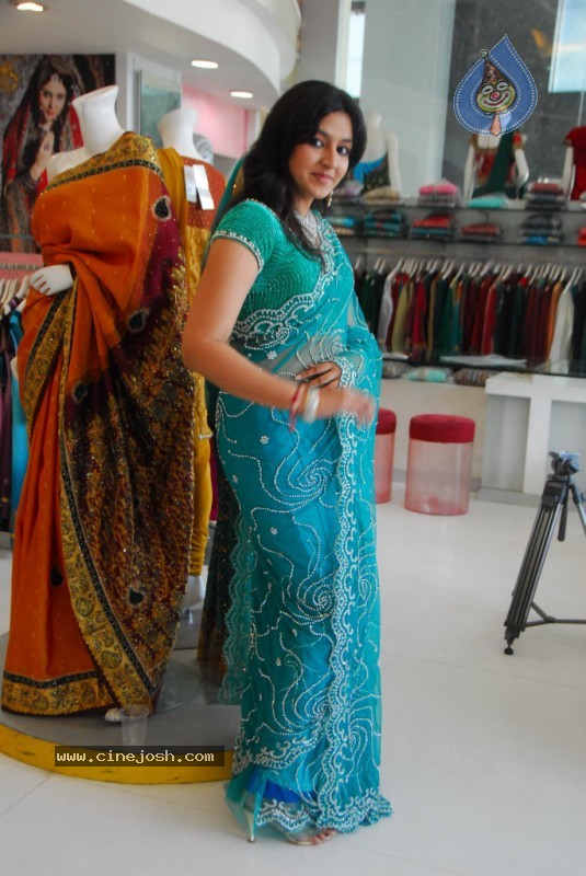 Shanti Rao at Neeru's Shopping Mall - 35 / 52 photos