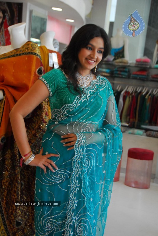 Shanti Rao at Neeru's Shopping Mall - 44 / 52 photos