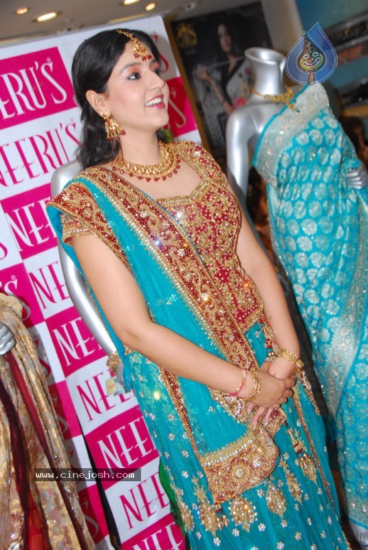 Shanti Rao at Neeru's Shopping Mall - 45 / 52 photos