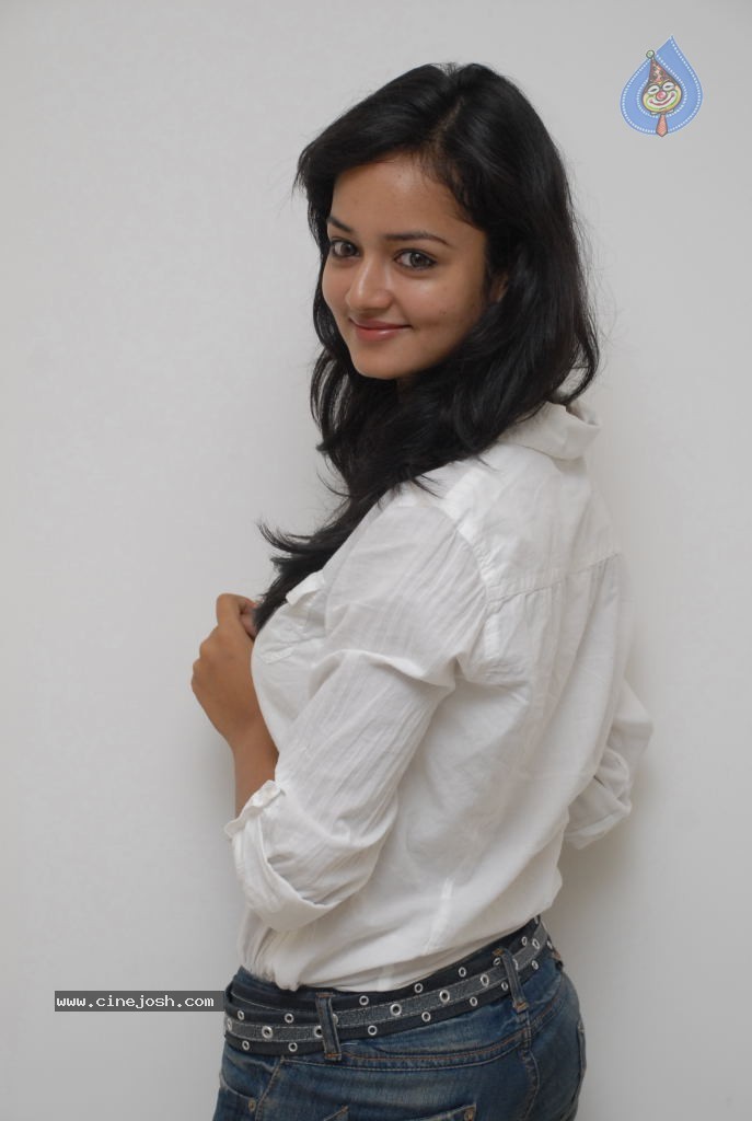 Shanvi New Stills - 7 / 32 photos