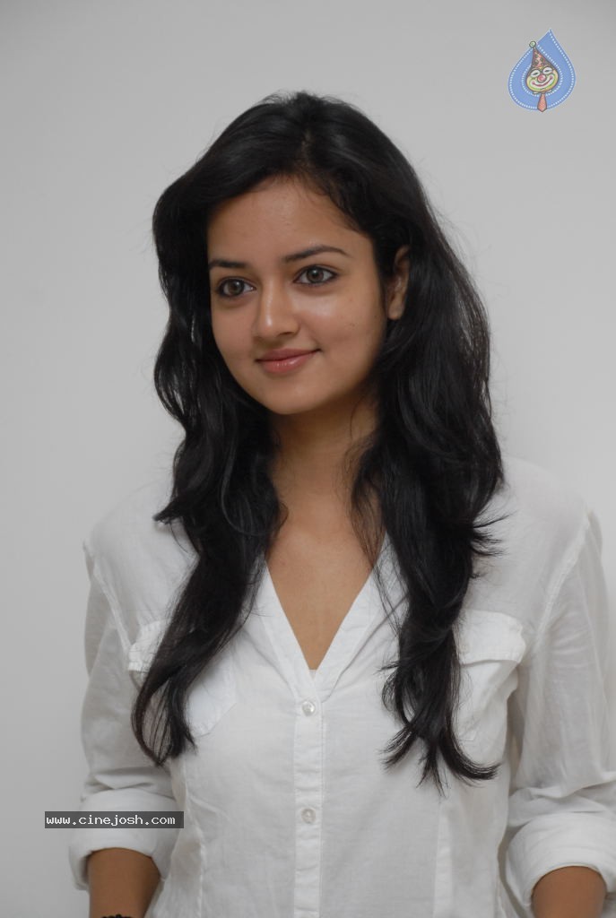 Shanvi New Stills - 10 / 32 photos