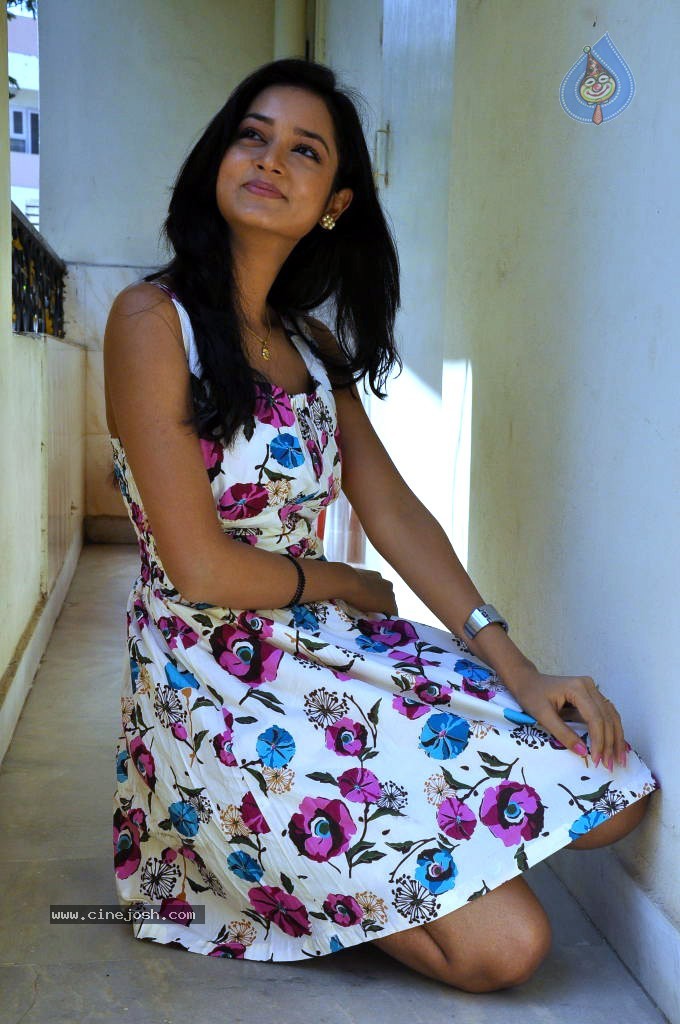 Shanvi New Stills - 27 / 118 photos