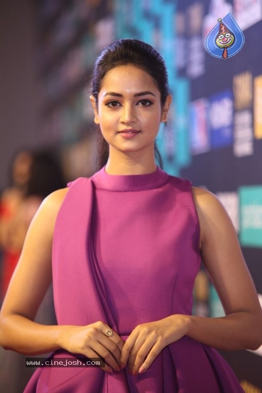 Shanvi Srivastava Gallery - 8 / 16 photos