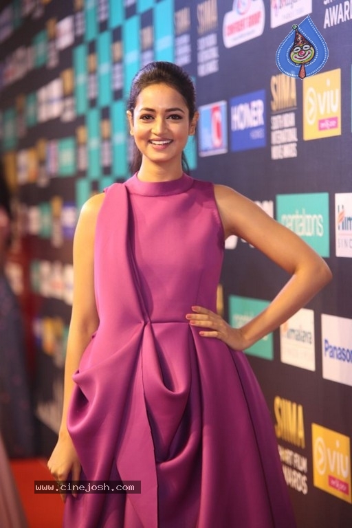 Shanvi Srivastava Gallery - 11 / 16 photos