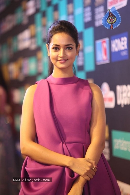 Shanvi Srivastava Gallery - 12 / 16 photos