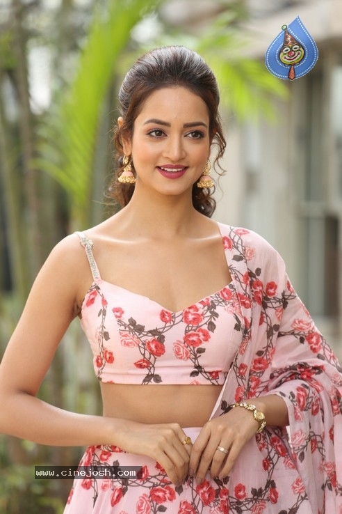 Shanvi Srivastava Photos - 2 / 42 photos