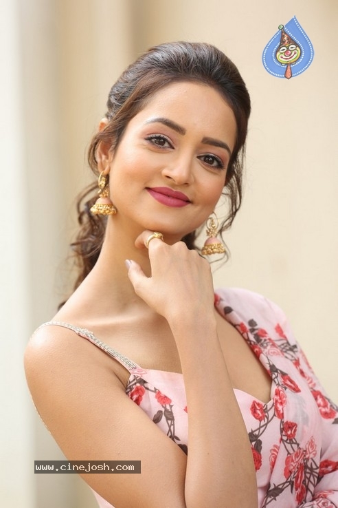 Shanvi Srivastava Photos - 17 / 42 photos