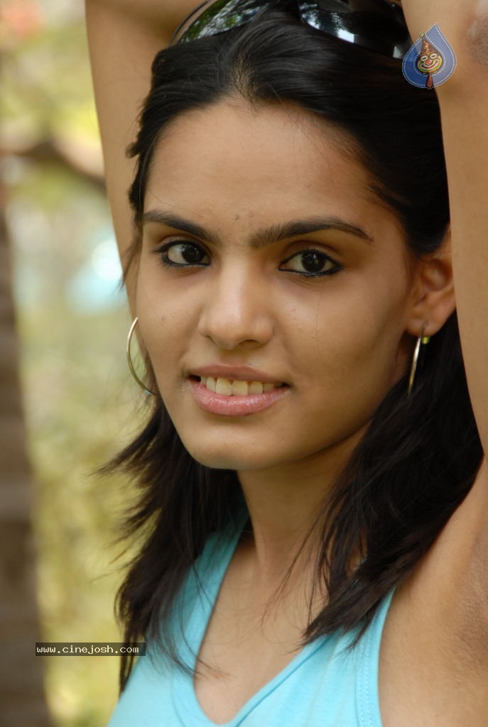 Sharan Latest Stills - 83 / 118 photos