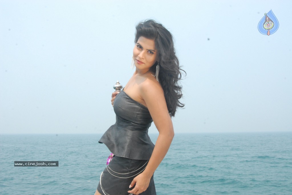 Sharmila Mandre New Hot Stills - 59 / 69 photos