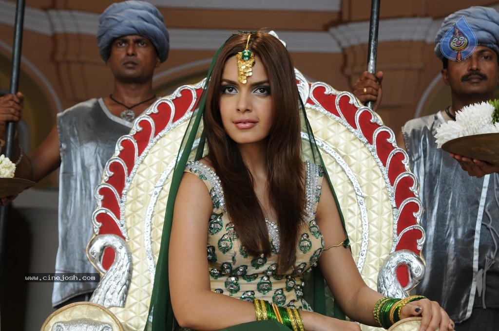 Shazahn Padamsee Latest Stills  - 60 / 110 photos