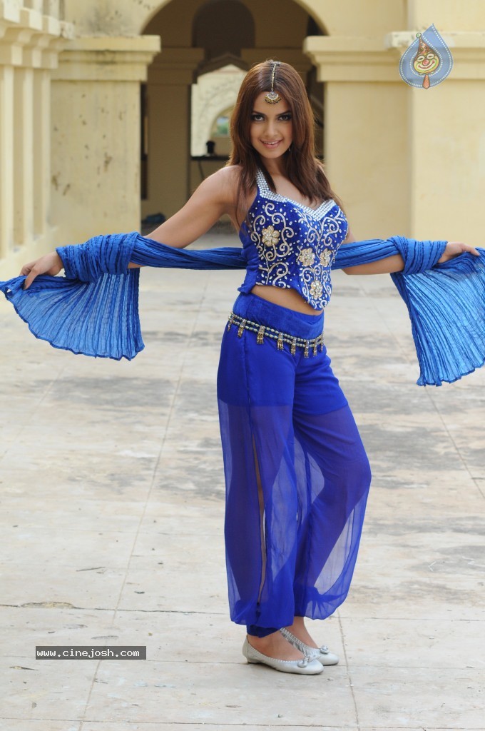 Shazahn Padamsee Latest Stills  - 66 / 110 photos