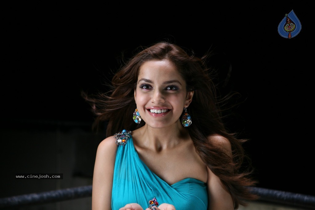 Shazahn Padamsee Latest Stills  - 75 / 110 photos