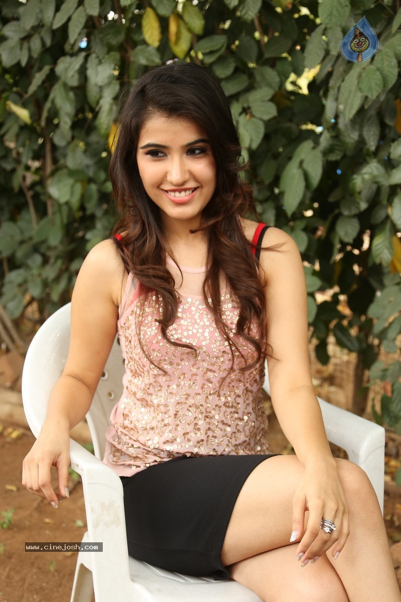 Sheena Bajaj Stills - 23 / 62 photos