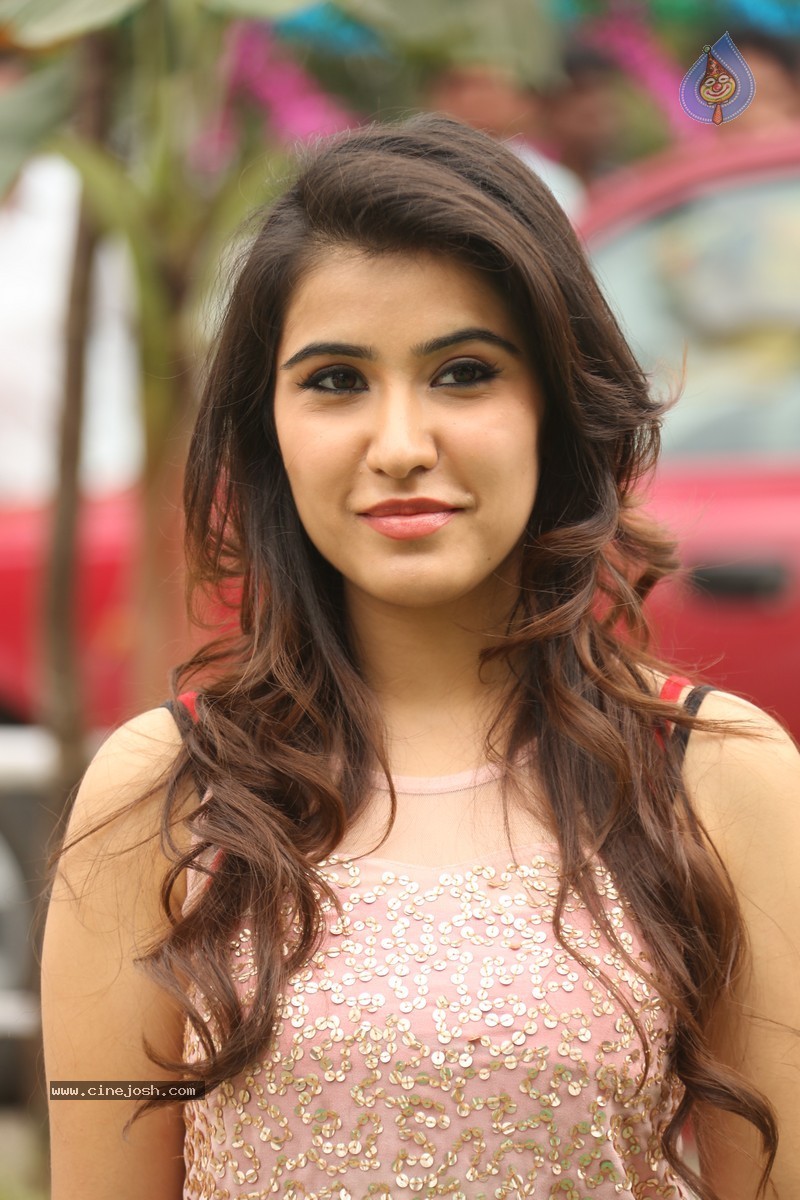 Sheena Bajaj Stills - 27 / 62 photos