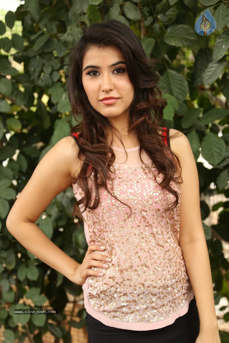 Sheena Bajaj Stills - 34 / 62 photos