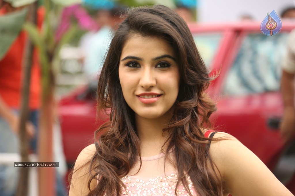 Sheena Bajaj Stills - 36 / 62 photos
