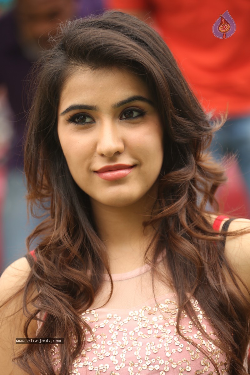 Sheena Bajaj Stills - 40 / 62 photos