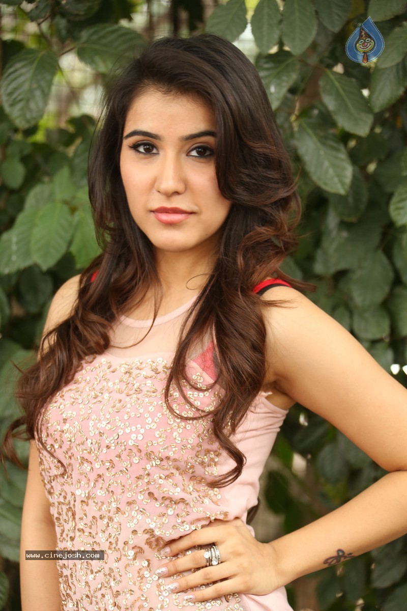 Sheena Bajaj Stills - 43 / 62 photos