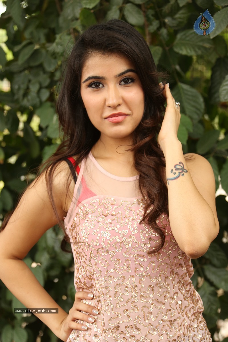 Sheena Bajaj Stills - 57 / 62 photos