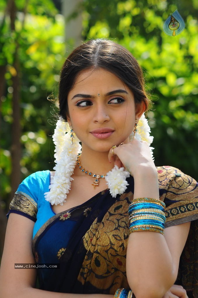 Sheena Cute Gallery - 2 / 62 photos