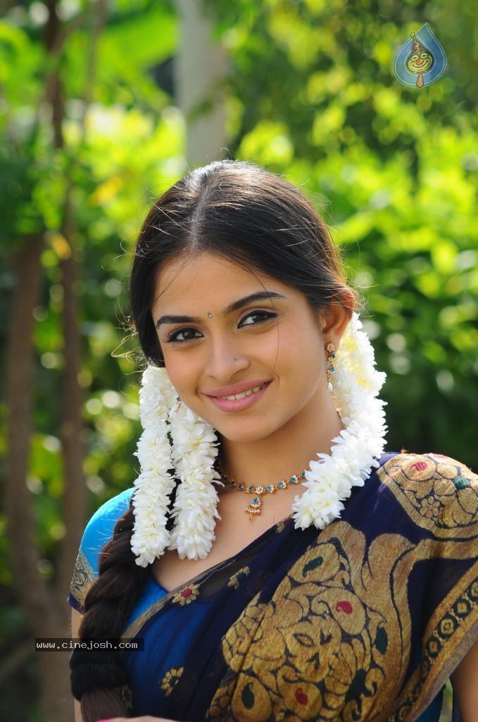 Sheena Cute Gallery - 52 / 62 photos