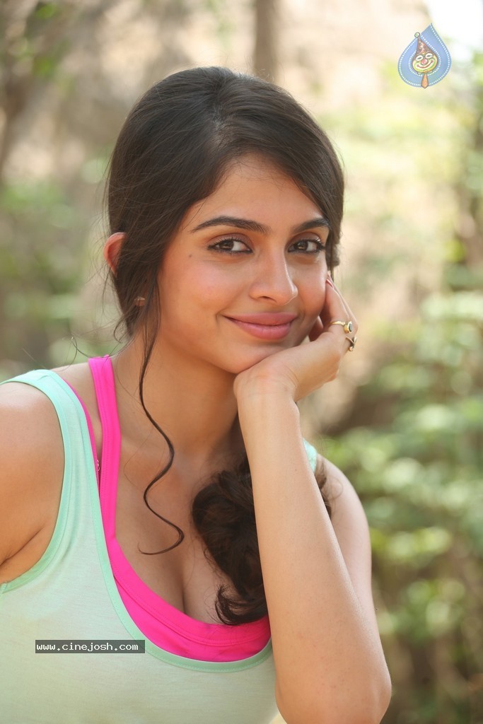 Sheena Latest Hot Pics - 8 / 110 photos