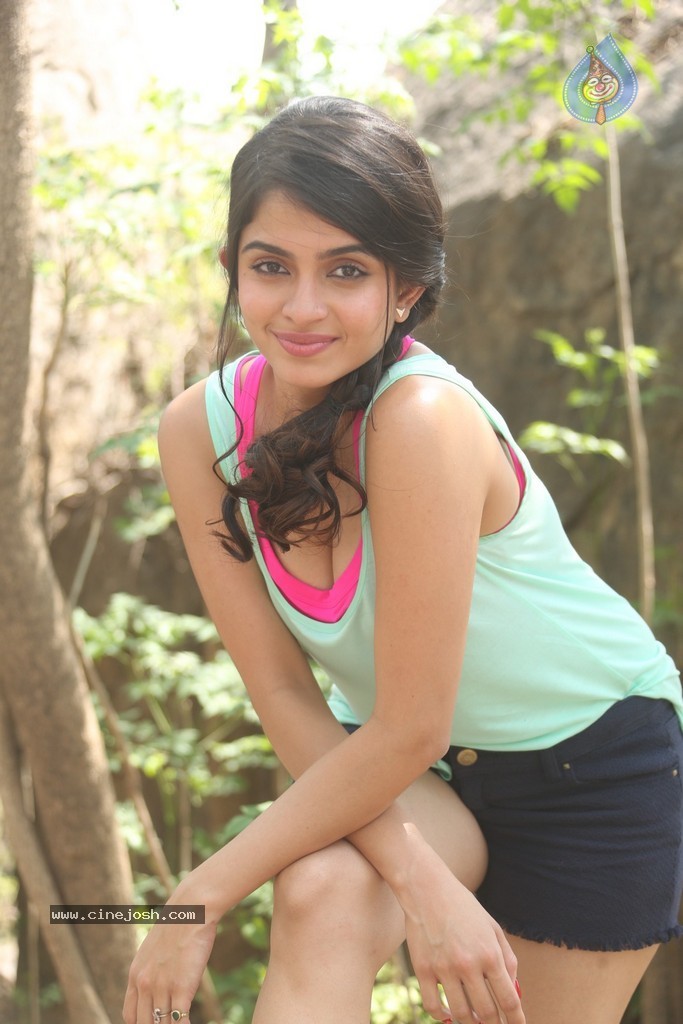Sheena Latest Hot Pics - 9 / 110 photos