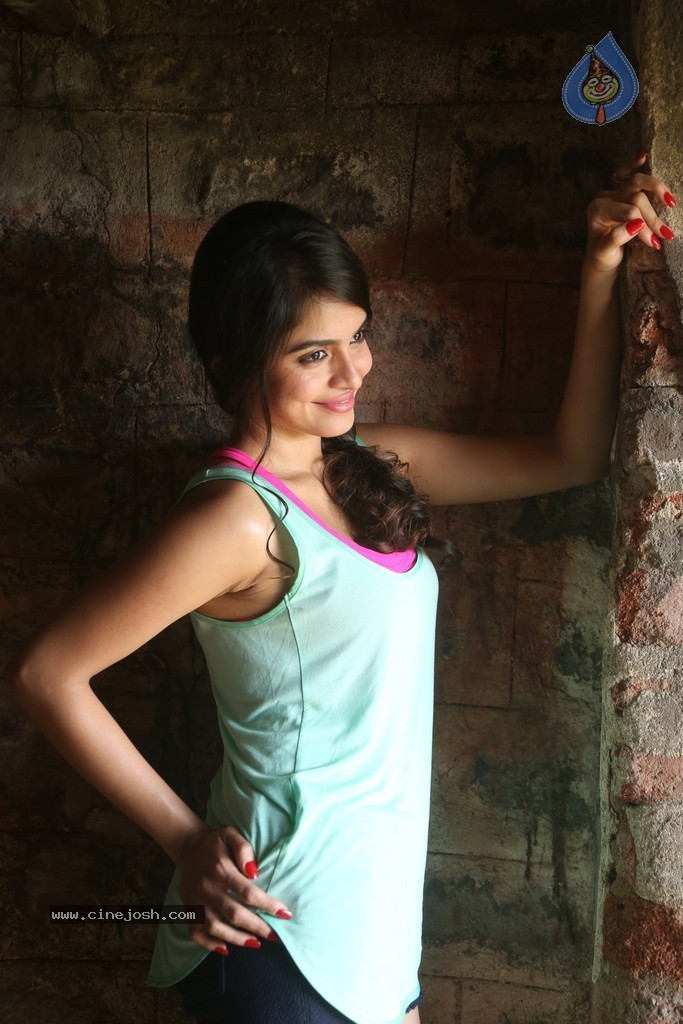 Sheena Latest Hot Pics - 23 / 110 photos