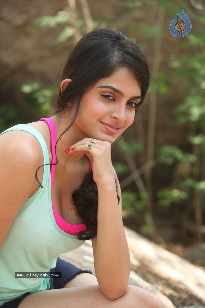 Sheena Latest Hot Pics - 45 / 110 photos