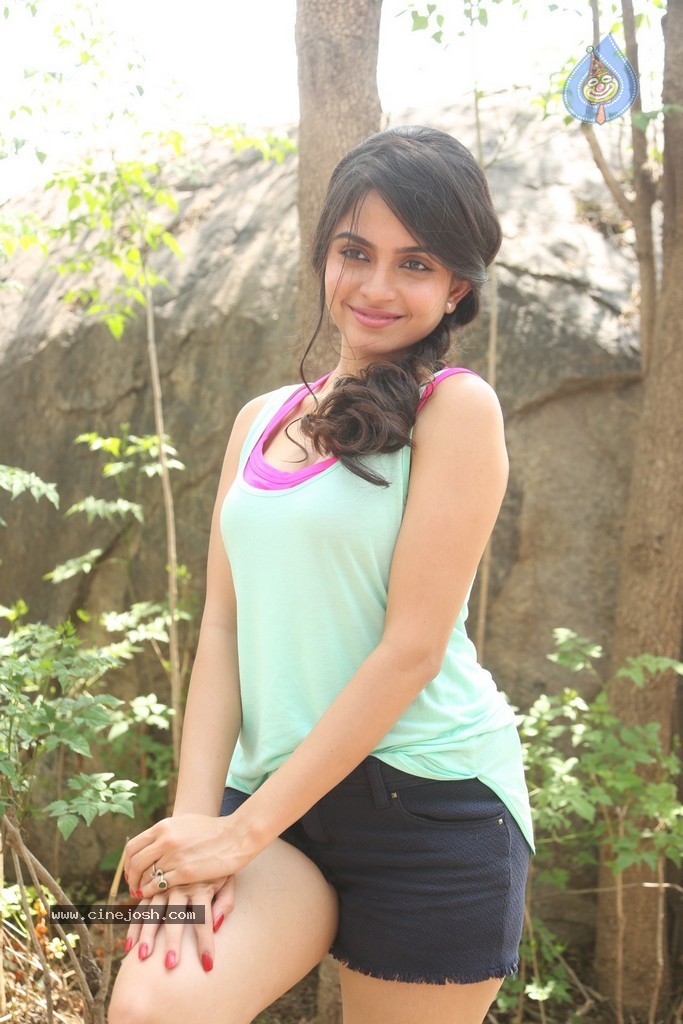 Sheena Latest Hot Pics - 47 / 110 photos