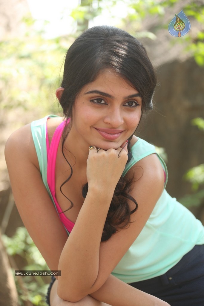 Sheena Latest Hot Pics - 52 / 110 photos