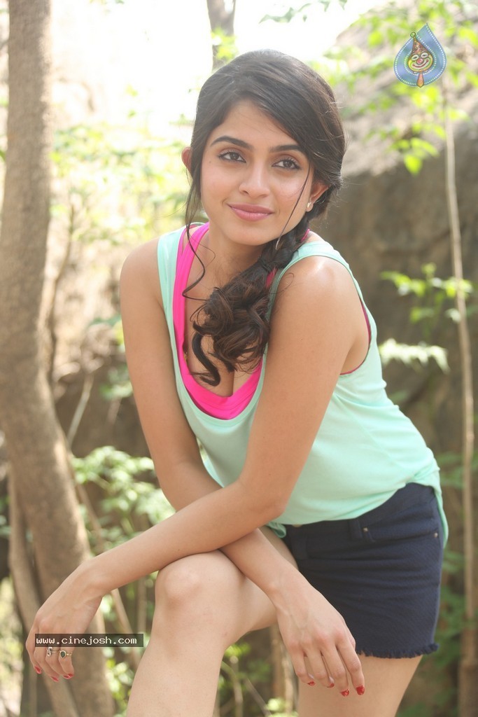Sheena Latest Hot Pics - 61 / 110 photos