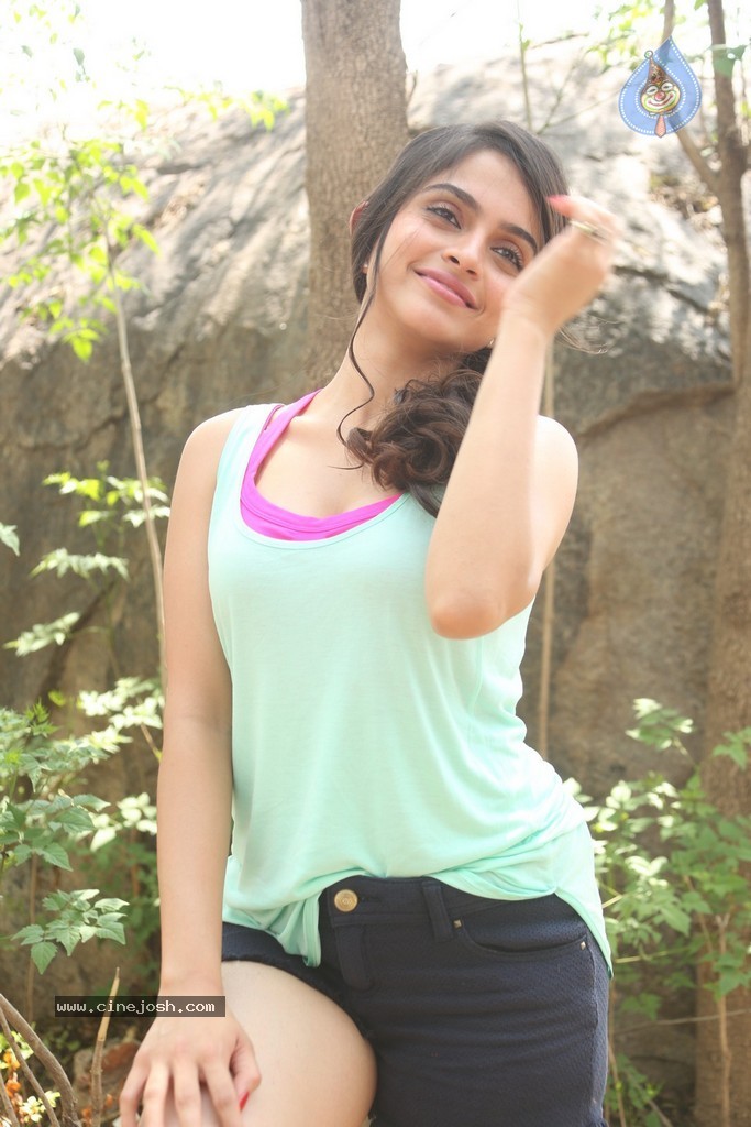 Sheena Latest Hot Pics - 82 / 110 photos