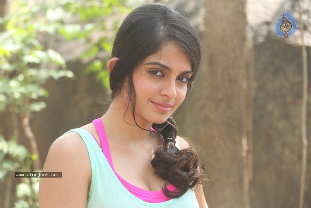 Sheena Latest Hot Pics - 89 / 110 photos