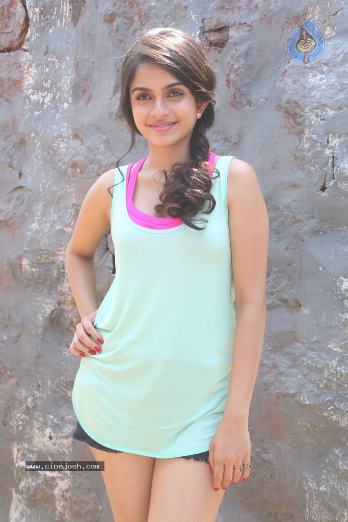 Sheena Latest Hot Pics - 97 / 110 photos