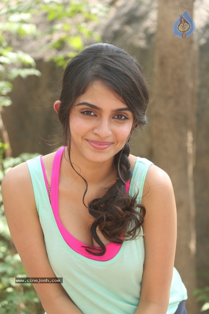 Sheena Latest Hot Pics - 102 / 110 photos