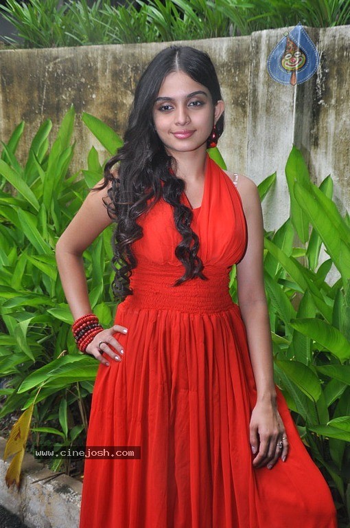 Sheena Latest Stills - 9 / 32 photos