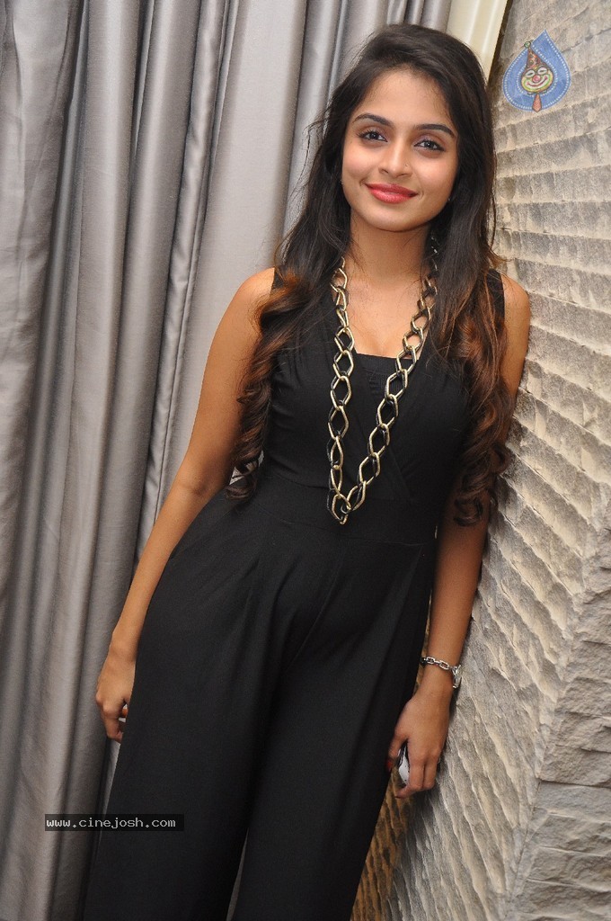 Sheena New Pics - 1 / 48 photos