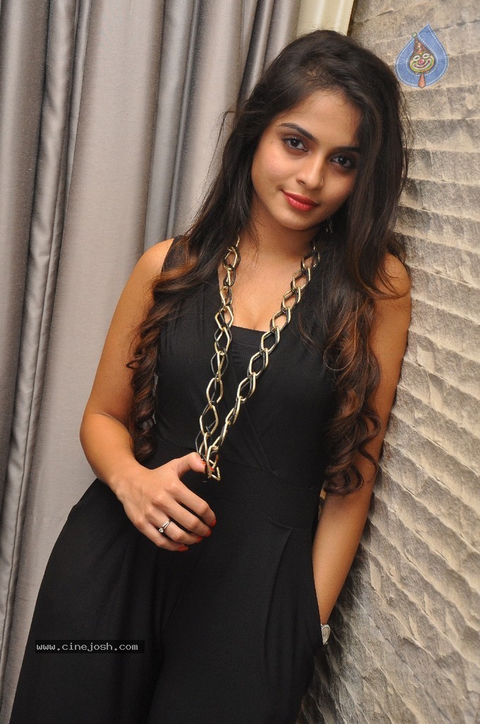 Sheena New Pics - 10 / 48 photos