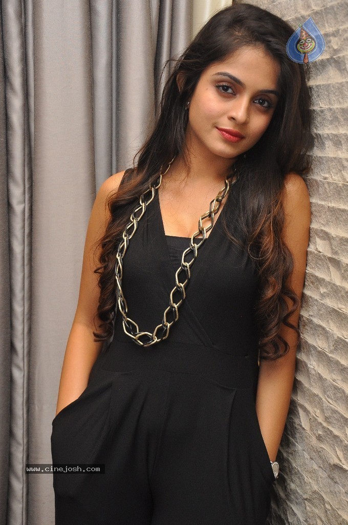 Sheena New Pics - 14 / 48 photos