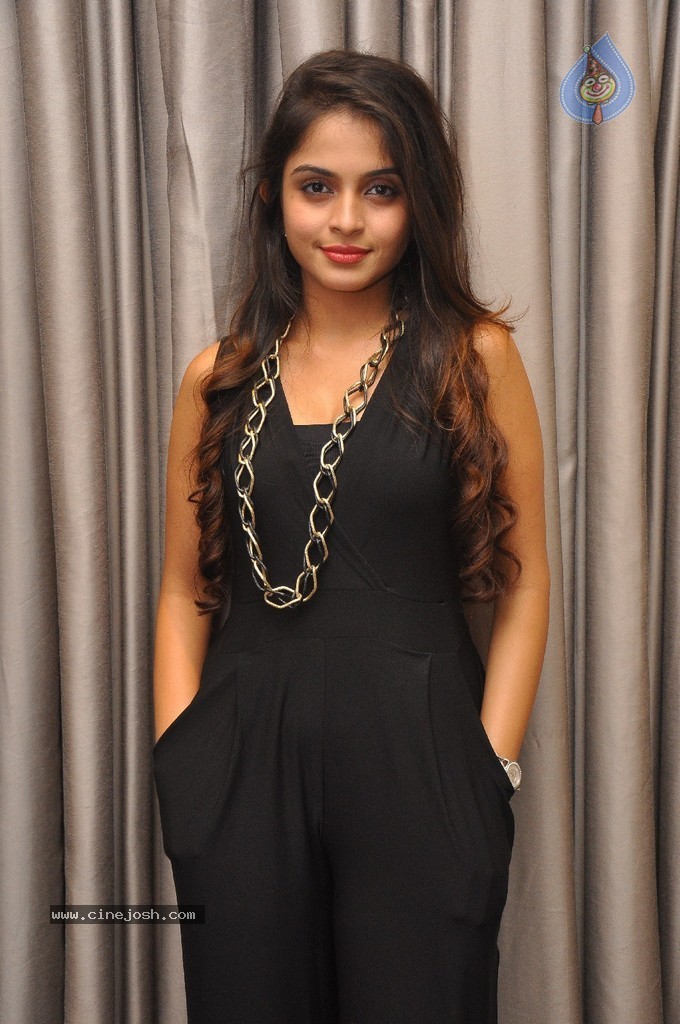 Sheena New Pics - 24 / 48 photos