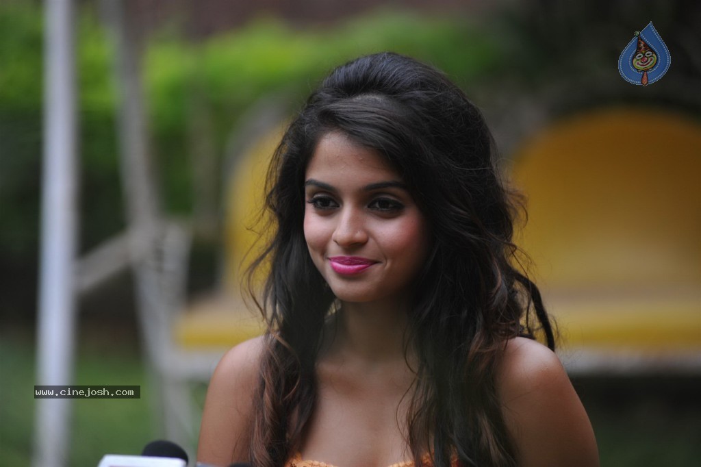 Sheena Shahabadi Latest Stills - 9 / 68 photos