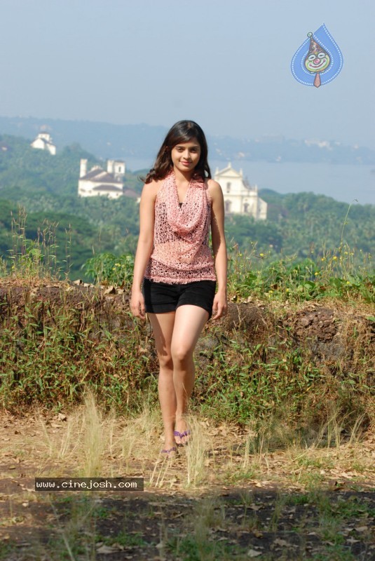 Sheena Shahabadi Stills  - 21 / 85 photos