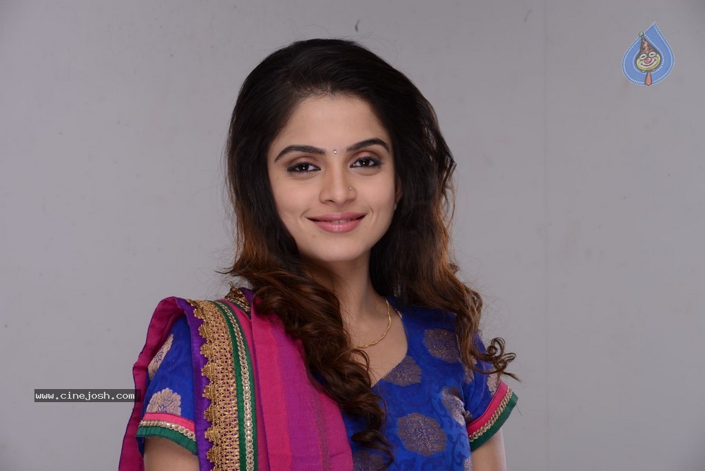 Sheena Stills - 9 / 74 photos