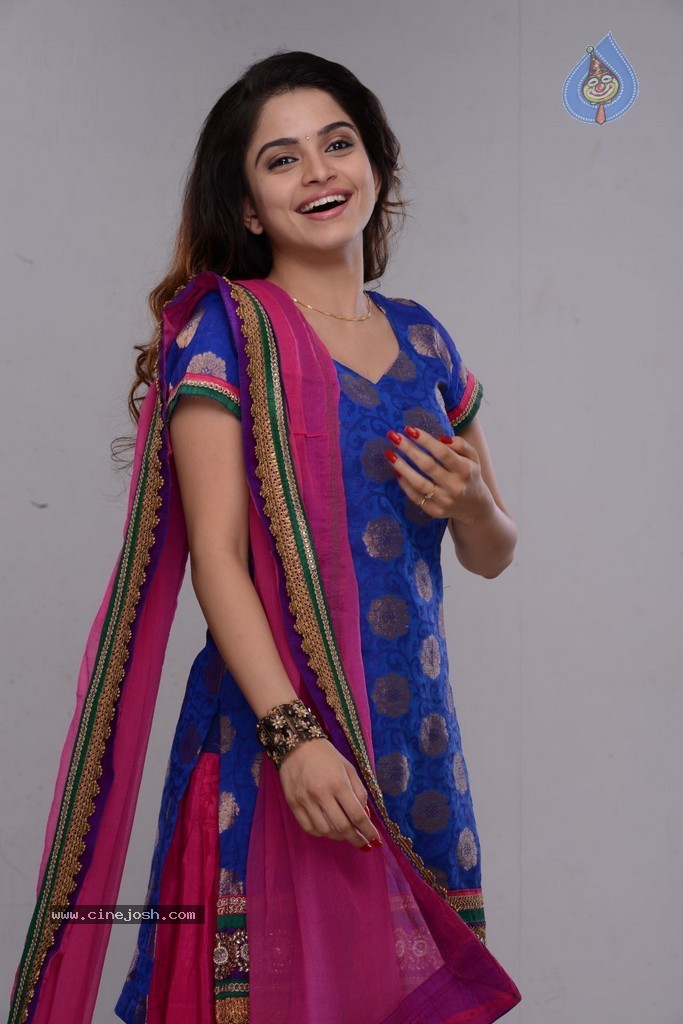 Sheena Stills - 12 / 74 photos